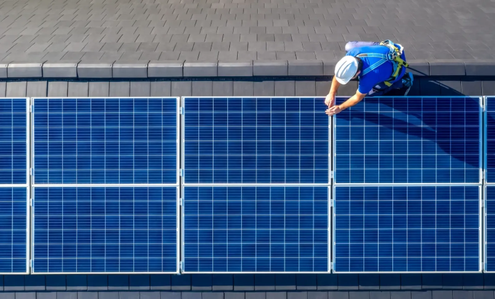 Gewerbedach mit Photovoltaikanlage zur Verpachtung der Dachfläche für Solar
